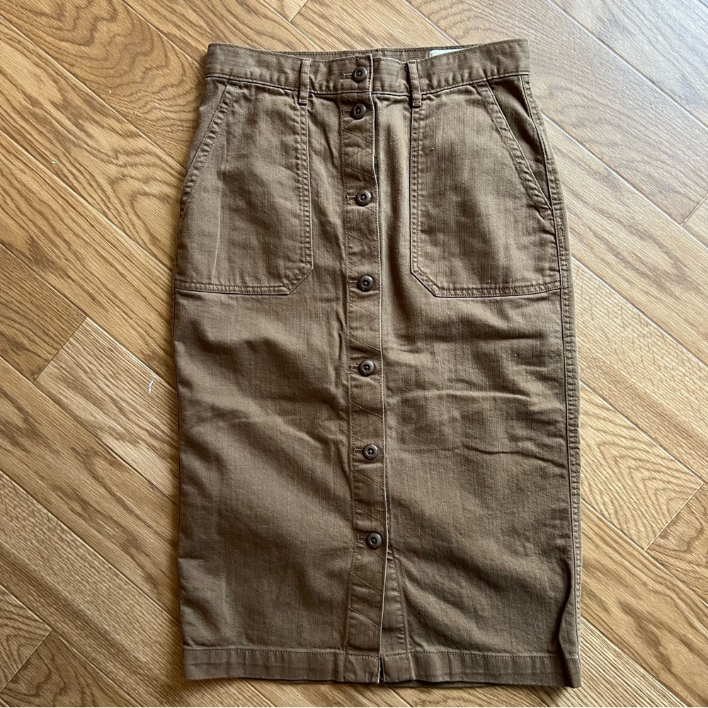 Gap Khaki Button down midi skirt size 4